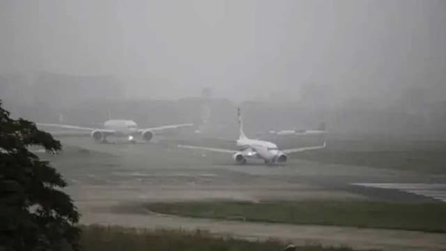 ঘন কুয়াশায় ঢাকায় ফ্লাইট বিপর্যয়