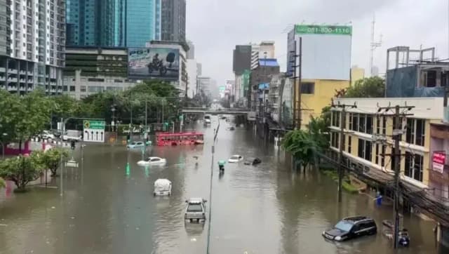 পানির নিচে ব্যাংকক : ভোগান্তিতে পর্যটক