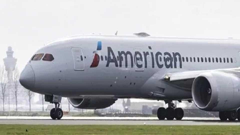 American Airlines flight returns to Las Vegas after engine fire