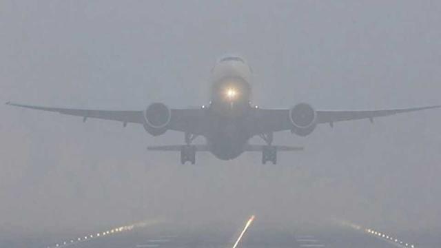 কুয়াশায় সাড়ে ৮ ঘণ্টা উড়োজাহাজ চলাচল ব্যাহত