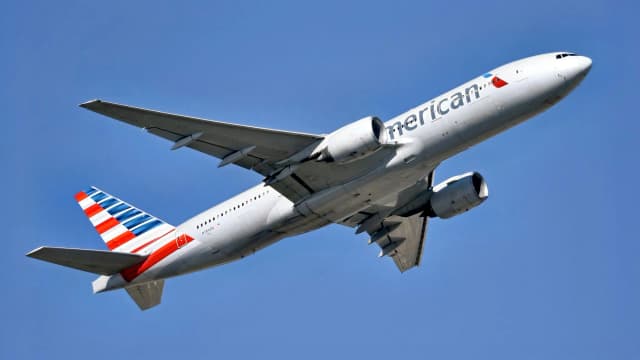 Four American Airlines crew fall ill after eating leftover meals