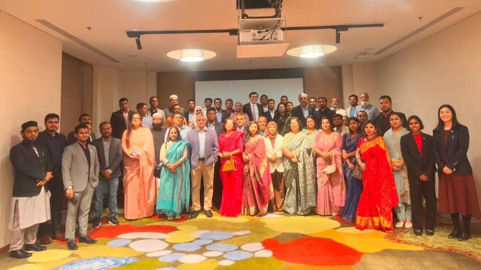 Singapore High Commission hosts SCP alumni dinner in Dhaka