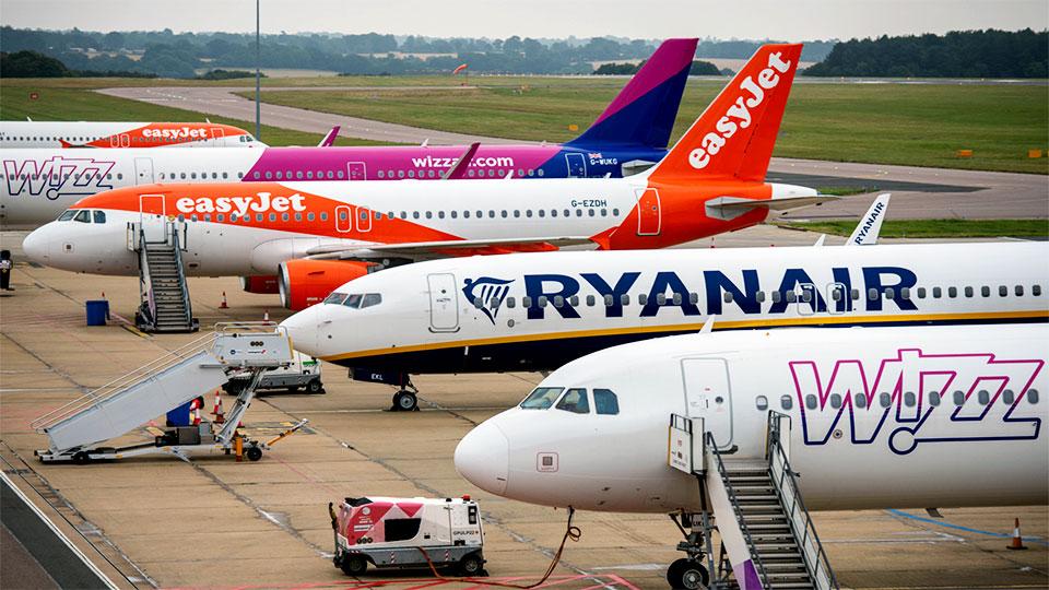 Seven low-cost airlines under pressure for excessive cabin bag charges