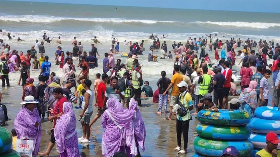 Cox’s Bazar beach draws large crowds during weekend holiday