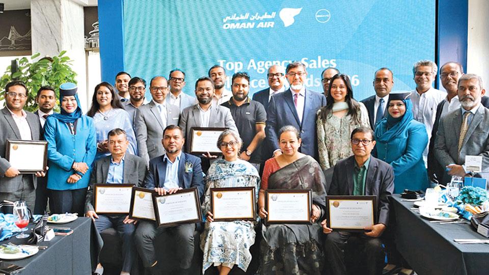 Oman Air honors top agents in BD ahead of daily flight launch