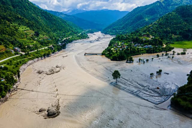 নেপালে একের পর এক দুর্যোগ, ফের সংকটে পর্যটন