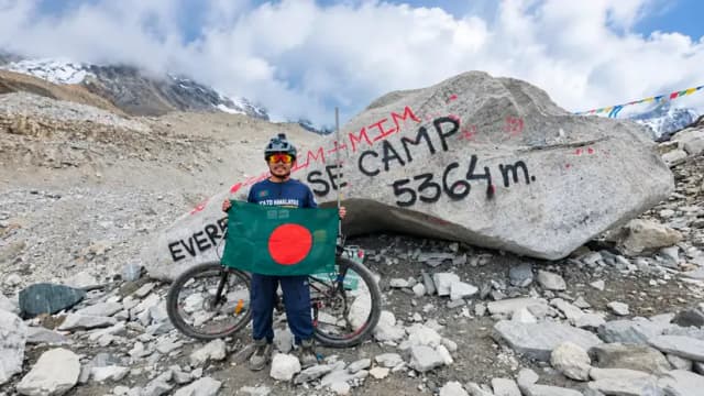 সাইকেলে কক্সবাজার থেকে এভারেস্টের বেজ ক্যাম্পে বীর কুমার