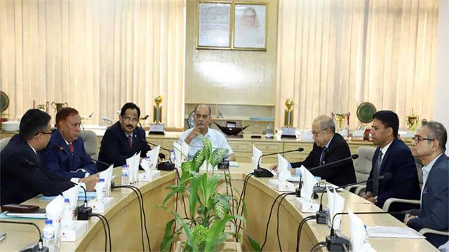 বিমানের পাইলট ঘাটতি পূরণের নির্দেশ মন্ত্রীর