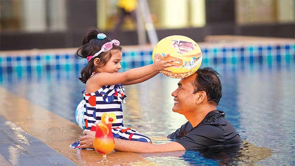 Enjoy poolside weekend brunch at Holiday Inn Dhaka