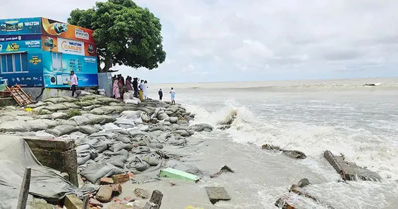 সংকুচিত হচ্ছে কুয়াকাটা সৈকত, হুমকিতে পর্যটন