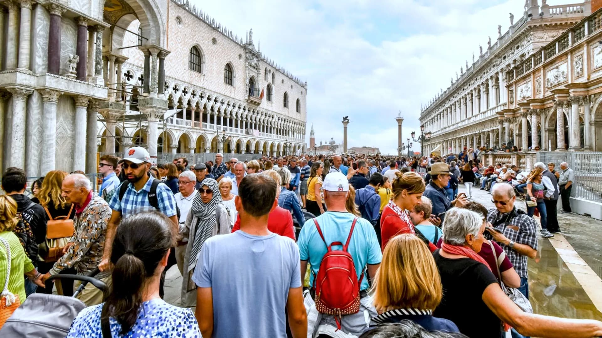 Venice weighs record EUR 30 fee for day-trippers amid overtourism