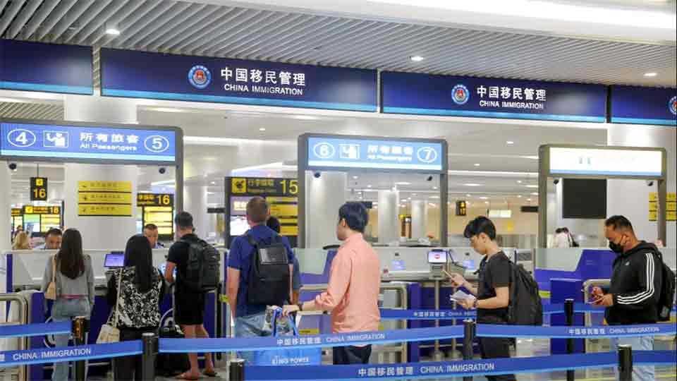 China enables online arrival card for foreign travelers