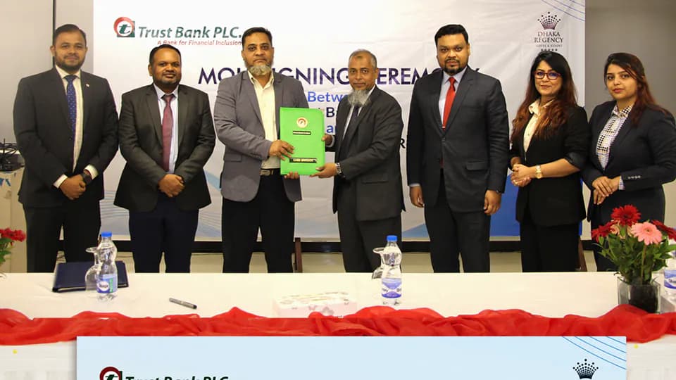 Dhaka Regency, Trust Bank sign deal for year-round buffet offer
