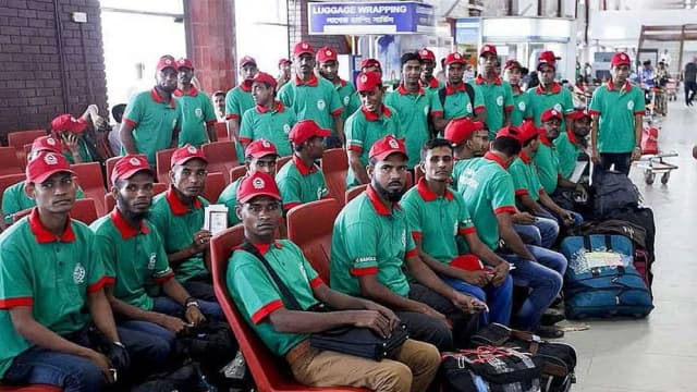 বিদেশগামী শ্রমিকদের কল্যাণ ফি বাড়লো