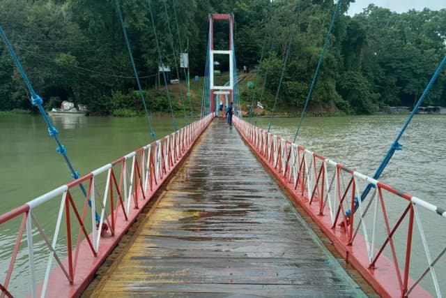 ঝুলন্ত সেতুতে পর্যটক প্রবেশে নিষেধাজ্ঞা প্রত্যাহার