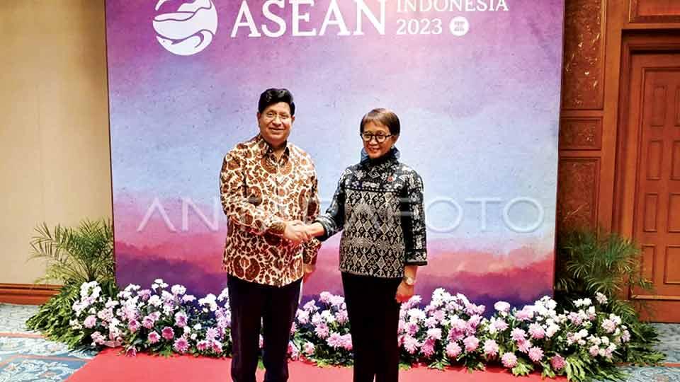 Foreign Minister urges his Indonesian counterpart to grant VOA to Bangladeshis