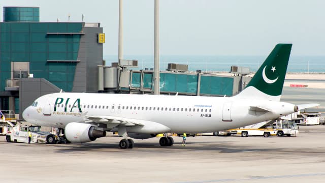 Passengers storm cockpit as PIA flight sits delayed in Dubai
