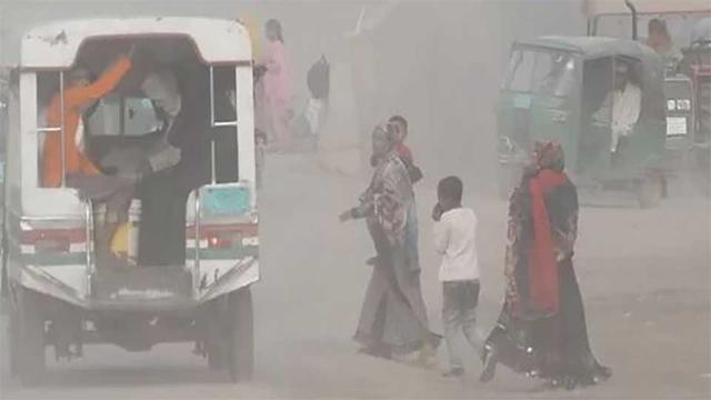 দূষণে শীর্ষে আজ ঢাকার বাতাস