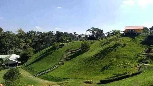 চায়ের রাজধানীতে পর্যটকখরা