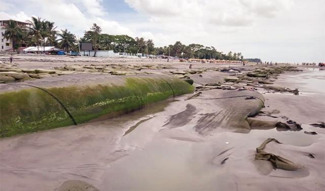 অব্যাহত ভাঙনে সৌন্দর্য হারাচ্ছে সাগরকন্যা কুয়াকাটা