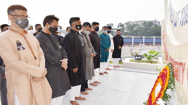 জাতীয় শোক দিবসে বঙ্গবন্ধুসহ শাহাদাত বরণকারী সকলের প্রতি বেবিচকের শ্রদ্ধা জ্ঞাপন