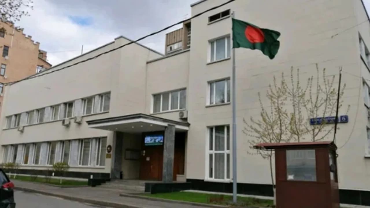 প্রবাসীদের কড়া সতর্কবার্তা দিলো মস্কোর বাংলাদেশ দূতাবাস