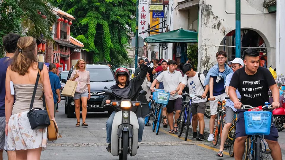 Malaysia edges past Thailand in race for Southeast Asian tourists