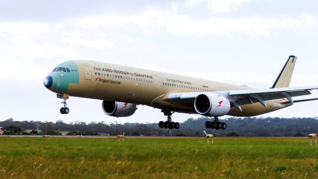 Qantas nears nonstop Sydney-London flights after 19-hour test flight