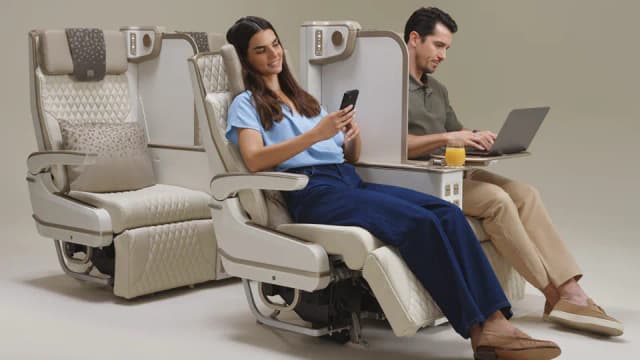 Emirates introduces worldâs first electric Premium Economy seat with full-height privacy screen