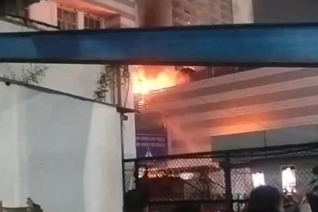 কলকাতা বিমানবন্দরের এটিসি ভবনে আগুন