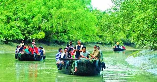 সুন্দরবনে ছুটছেন পর্যটকরা, করমজলে ভীড়