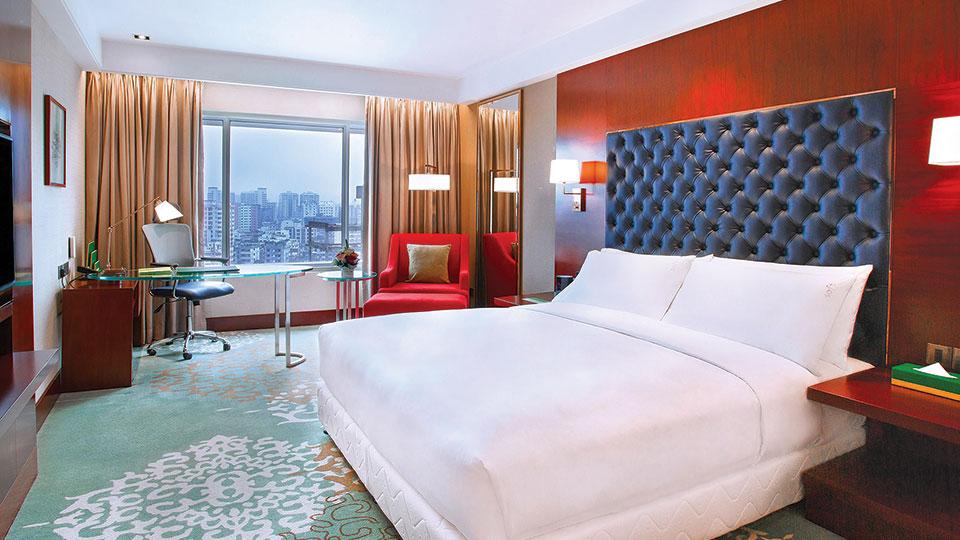 Holiday Inn Dhaka unveils summer staycation packages