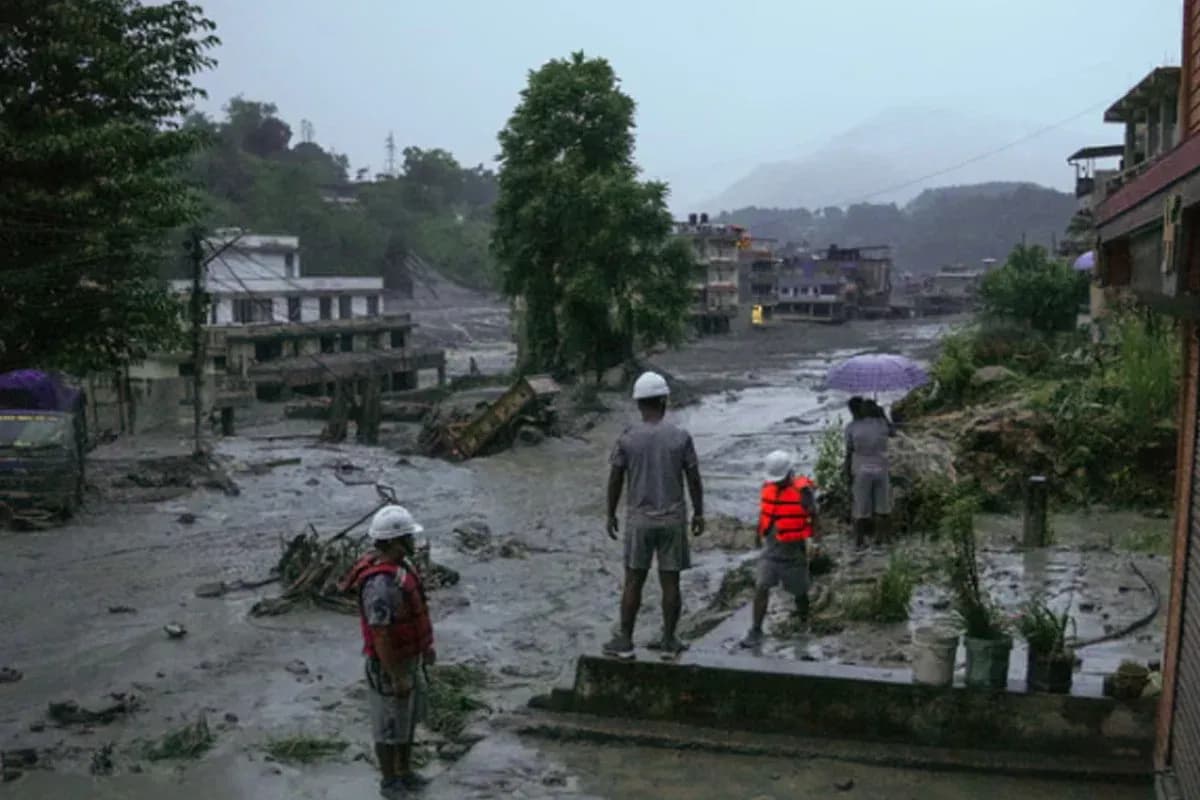 ভয়াবহ ভূমিধস : নেপালে ৩৪১ পর্যটক নিখোঁজ
