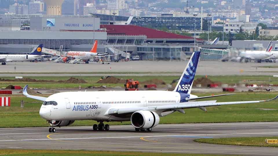 BD commits to order 10 A350s : French President Macron