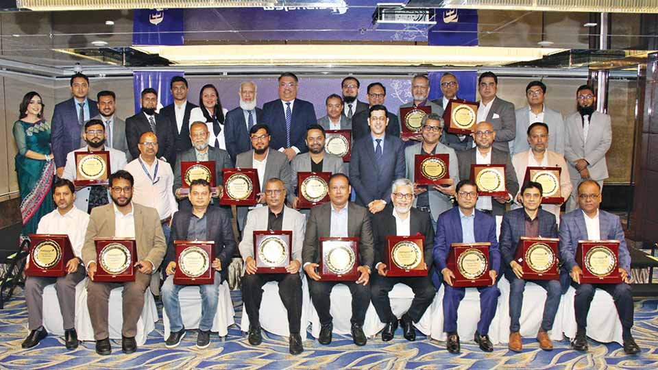 Malaysia Airlines awards top agents in Bangladesh