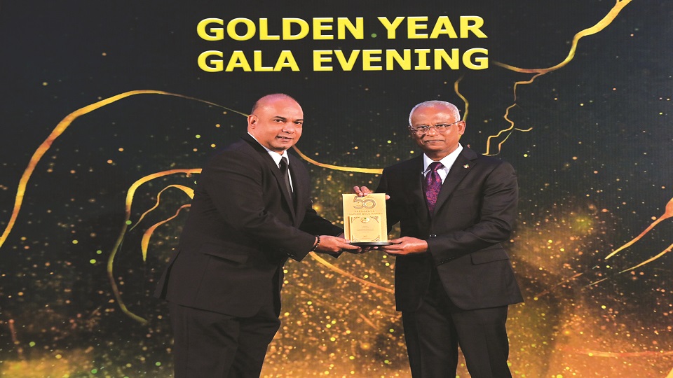 Emirates receives Maldives President's Tourism Award