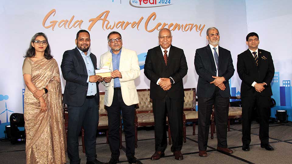 Cathay Pacific bags Gold for Best In-Flight Service in Economy Class