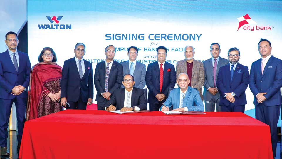 Walton, City Bank sign green banking deal