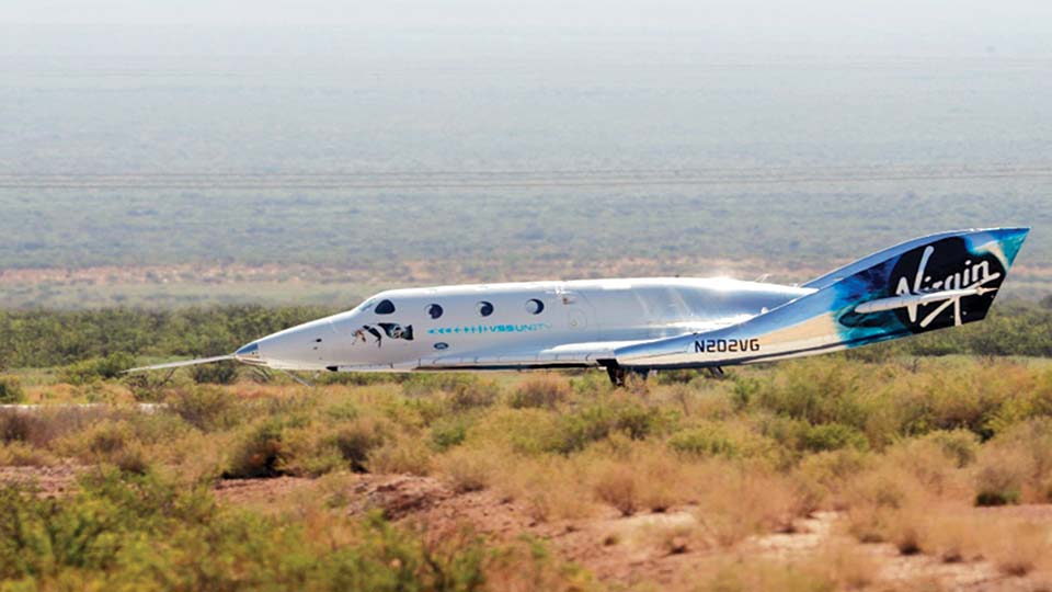 Virgin Galactic begins commercial spaceflight service