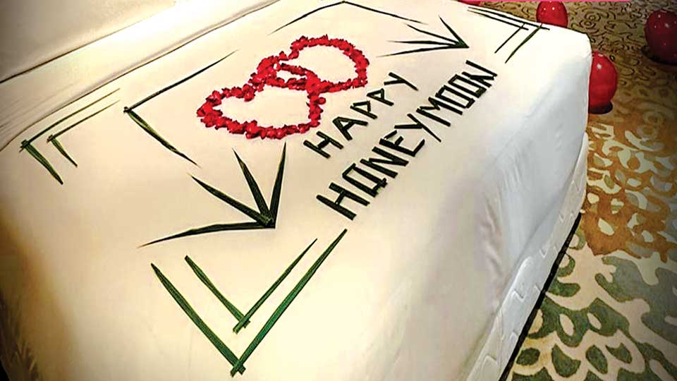 Enjoy Holiday Inn Dhaka's attractive honeymoon package