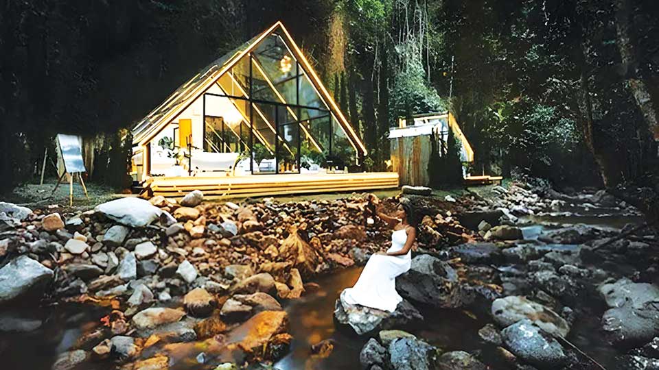 Sleeping under the stars : Chiang Mai's glass cabin escapes