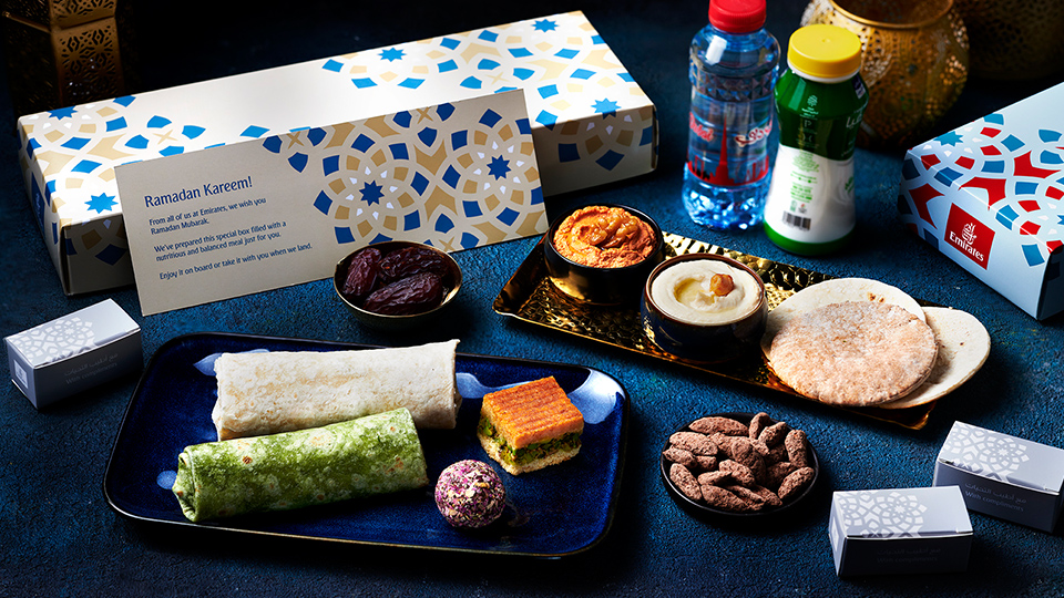 Emirates'-iftar-meal-boxes-for-fasting-customers
