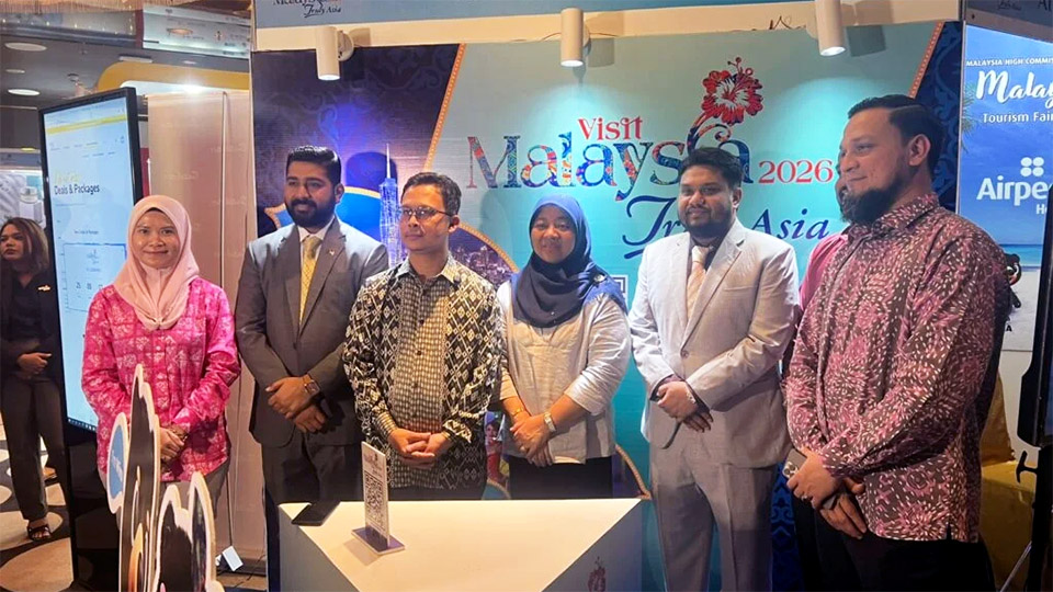 Malaysian envoy seen with Tourism Malaysia’s officials in front of its stall at the fair