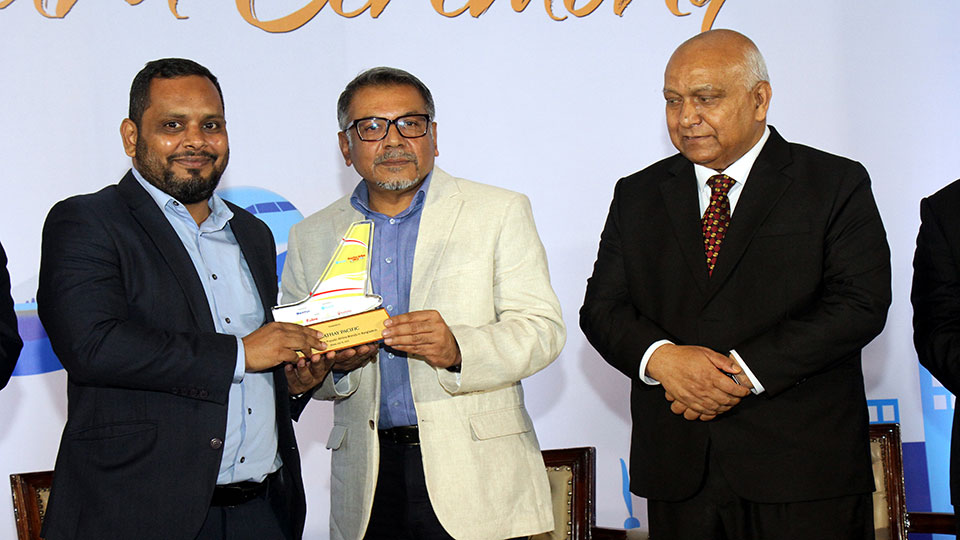 Cathay Pacific clinching award