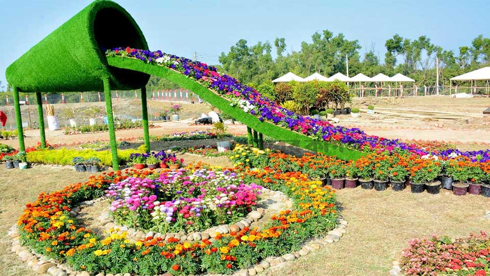 চট্টগ্রামে আজ থেকে মাসব্যাপী ফুল উৎসব