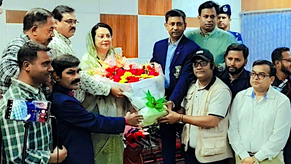 Aviation minister warns of tough action against ticket syndicate ahead of Hajj