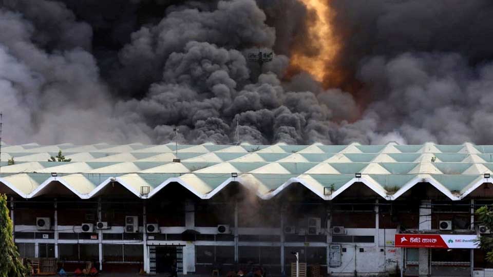 horrific-fire-in-cargo-village-loss-of-tk-12000-crore-feared.jpg