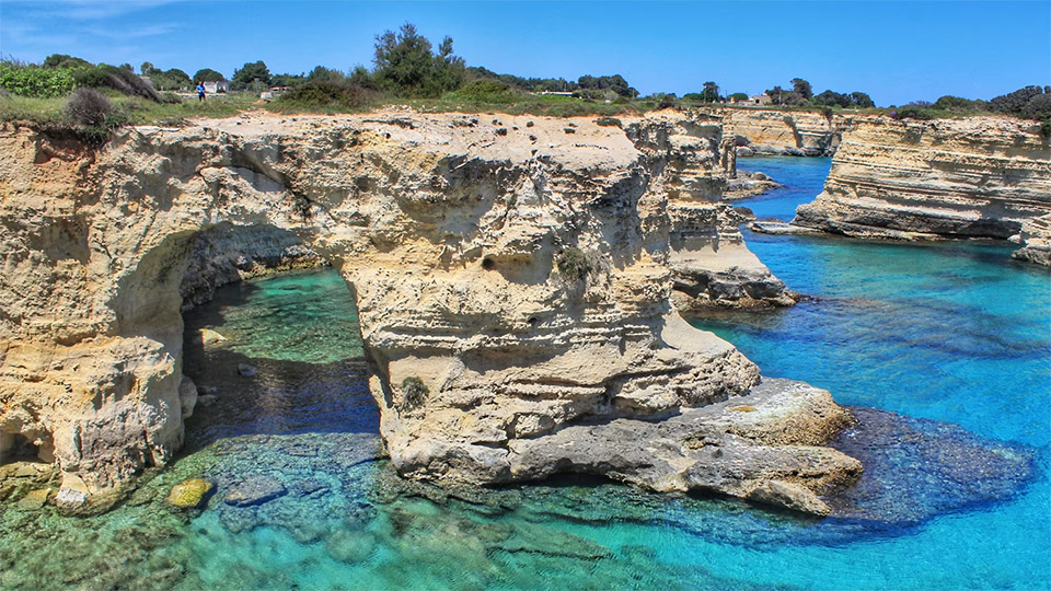 Italy’s beloved “Lovers’ Arch” crumbles after Valentine’s Day storm