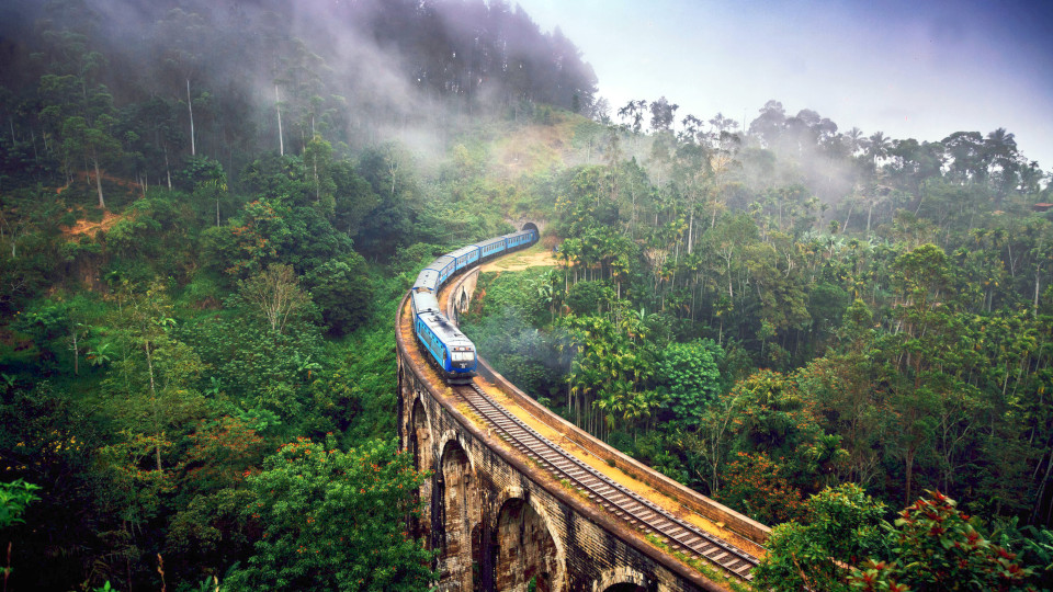 Sri Lanka logs all-time-high 2.36 million annual tourist arrivals in 2025; average tourist spending decreases