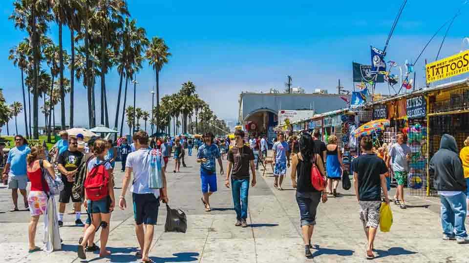 US tourism slumps as foreign visitors decline in 2025